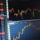 استهداف منشات نفطية في السعودية: سعر النفط يقفز إلى 110 دولارات للبرميل