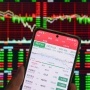 الأسهم الآسيوية تتراجع في أعقاب خسائر "وول ستريت"