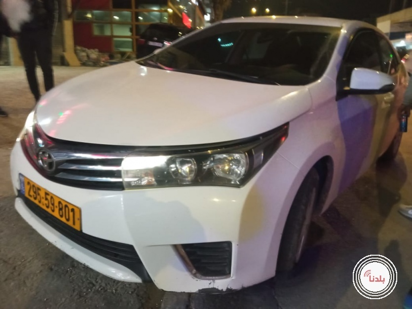 الضابطة الجمركية تطارد مركبة تحمل لوحة صفراء