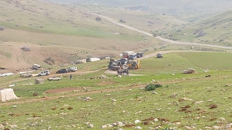 الاحتلال يدمير ويصادر عشرات الخيام والبركسات في الأغوار