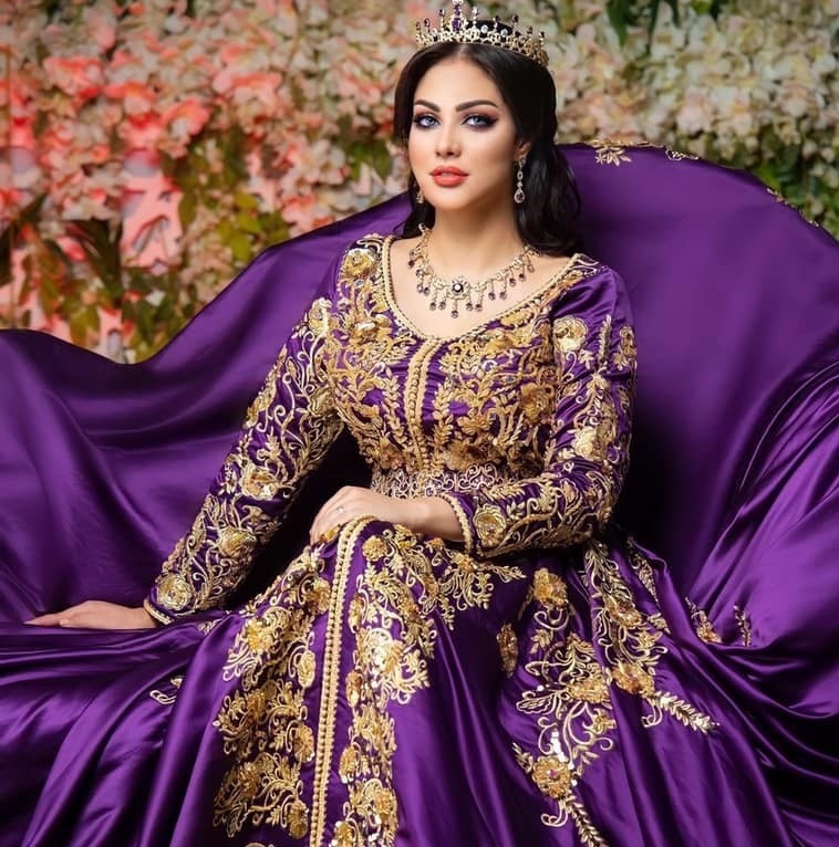 تسريحة شعر فخمة تُناسب القفطان المغربي