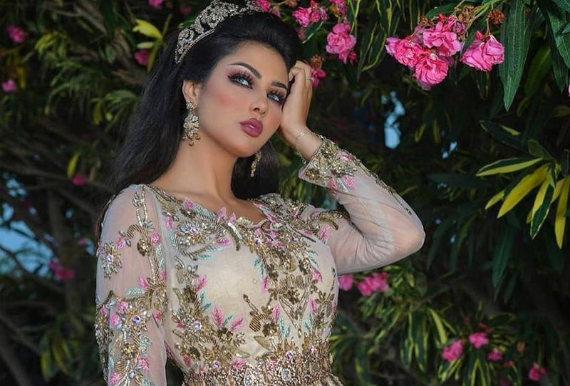 تسريحة شعر ملوكية لإطلالة ساحرة بالقفطان المغربي