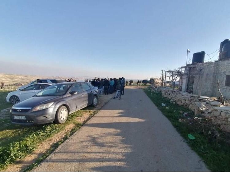 صور- مواطنون يتصدون للمستوطنين شرق بيت لحم 