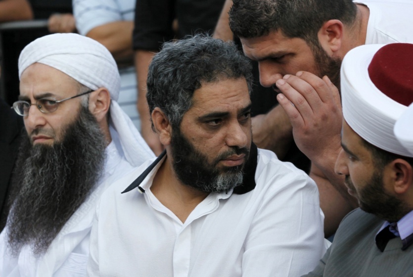 فضل شاكر مخاطبا السلطات اللبنانية: حكمتم علي بالسجن بسبب "علبة هدية".. اسألوا فيروز عني!