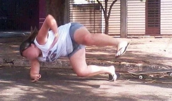 إحراج لا مثيل له.. خرائط "غوغل" تلتقط صورة غير متوقعة لفتاة!