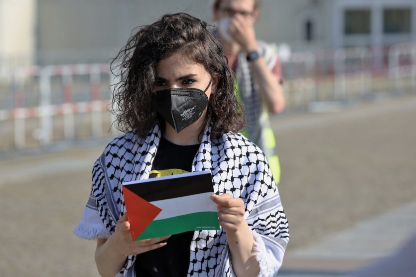  نشطاء ينظمون وقفة أمام البرلمان الألماني احتجاجًا على قتل الأطفال الفلسطينيين في العدوان الاسرائيلي الاخير على قطاع غزة