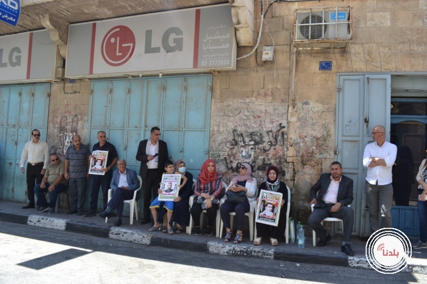 وقفة تضامنية مع الاسير احمد حمامرة المضرب عن الطعام احتجاجا على اعتقاله الاداري
