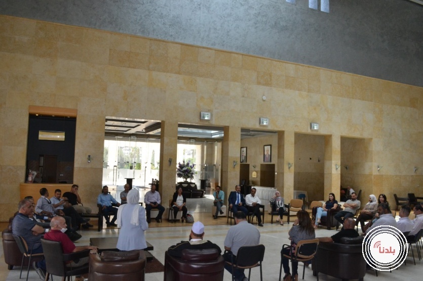 اعضاء المجلس الاستشاري والتنفذي في زيارة لقصر المؤتمرات