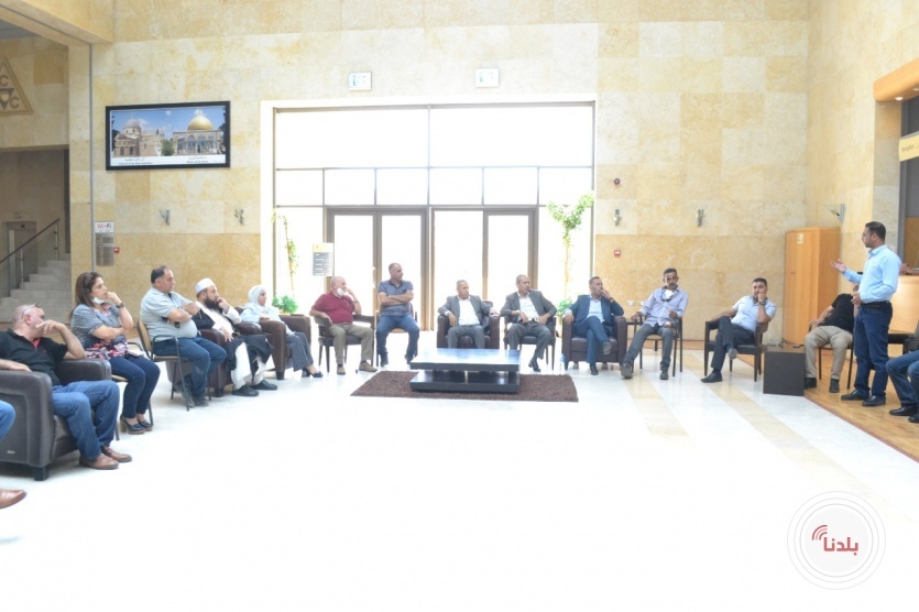 اعضاء المجلس الاستشاري والتنفذي في زيارة لقصر المؤتمرات
