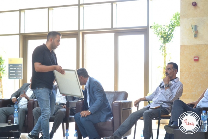 اعضاء المجلس الاستشاري والتنفذي في زيارة لقصر المؤتمرات