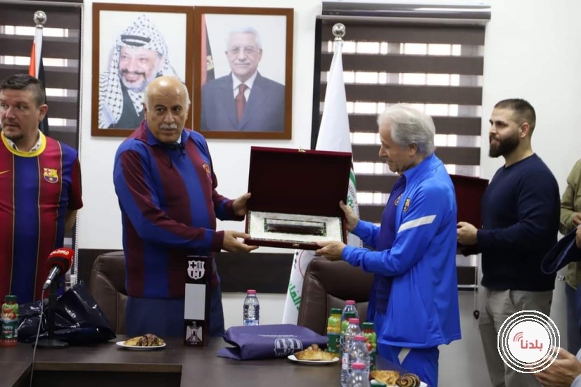 الرجوب يستقبل وفدا من قدامى برشلونة ولاعبي ملاكمة ايرلنديين