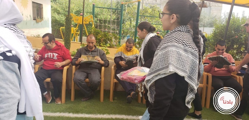 مدرسة بنات بيت ساحور توزع الهدايا تخليدا لذكرى الراحل ابو عمار 
