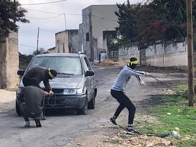 إصابة 3 شبان والعشرات بالاختناق خلال قمع مسيرة كفر قدوم