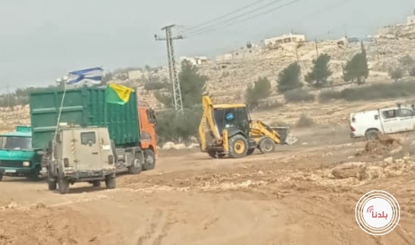 الاحتلال يستولي على آليات تابعة لبلدية الظاهرية جنوب الخليل