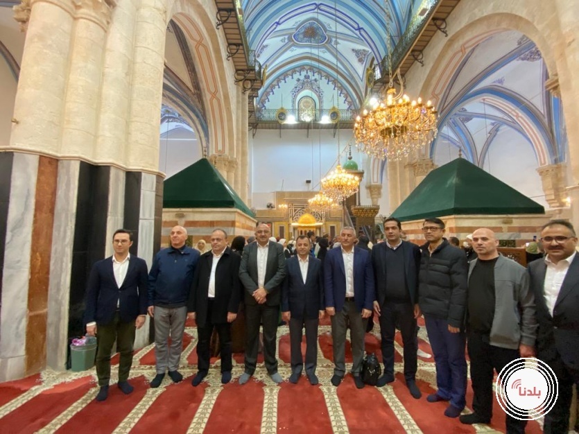 وفد تركي يزور الحرم الابراهيمي ويتجول في البلدة القديمة