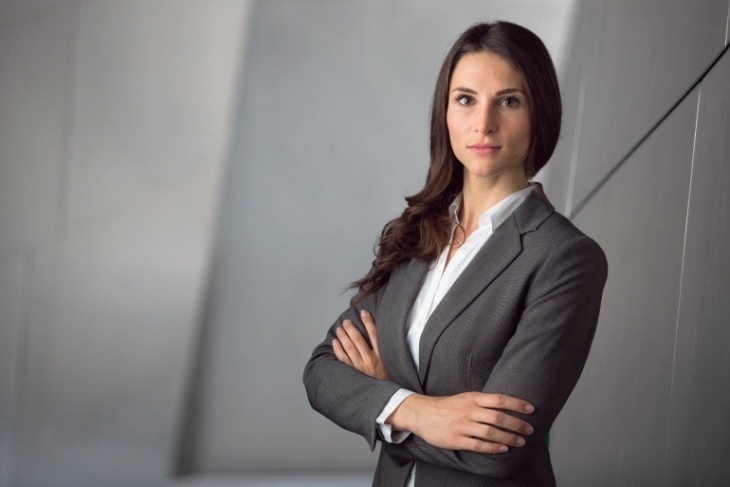 الثقة أولا.. كيف تتقدم المرأة الذكية؟
