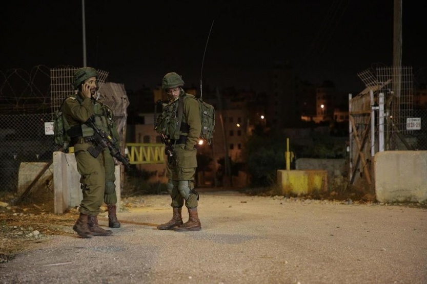 الاحتلال يخطر بإزالة منزلين متنقلين في خربة يرزا شرق طوباس