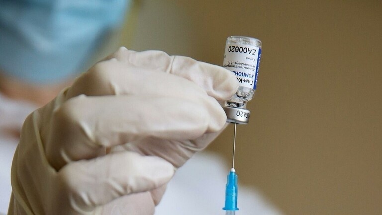خبير أوبئة يقيّم خطر اللقاح على مرضى "كوفيد-19" دون أعراض