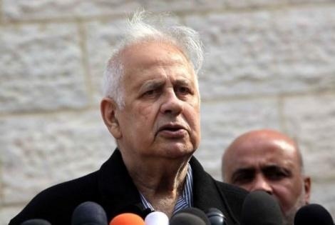 رئيس لجنة الانتخابات يسلم القنصلين الفرنسي والتركي دعوة للرقابة على الانتخابات