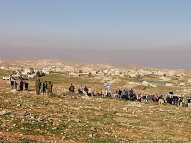 صور- مواطنون يتصدون للمستوطنين شرق بيت لحم 