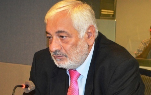 شاي ساخن بالنعناع من الثلجِ الناصع البارد