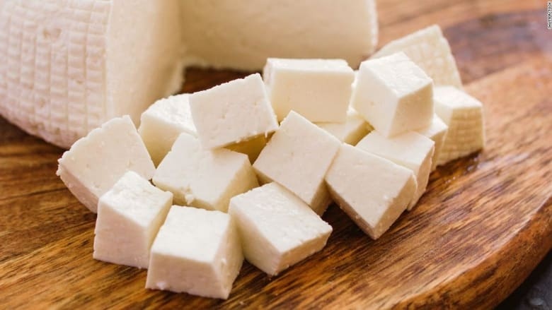 مراكز السيطرة على الأمراض تحذر من الإصابة بمرض الليستيريا بعد تناول هذه الأنواع من الأجبان