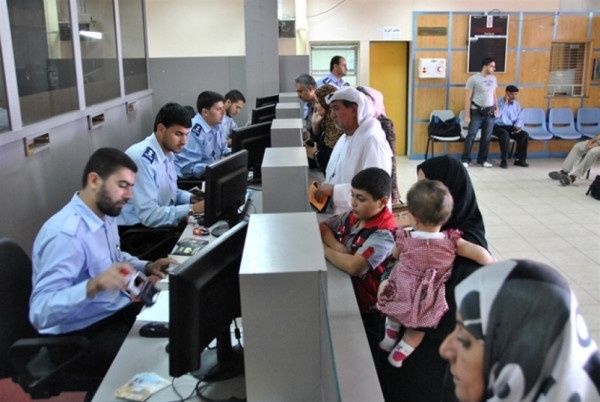 الأورومتوسطي: تعميم منع سفر النساء بغزة مخالف للقانون ويجب التراجع عنه فورًا  