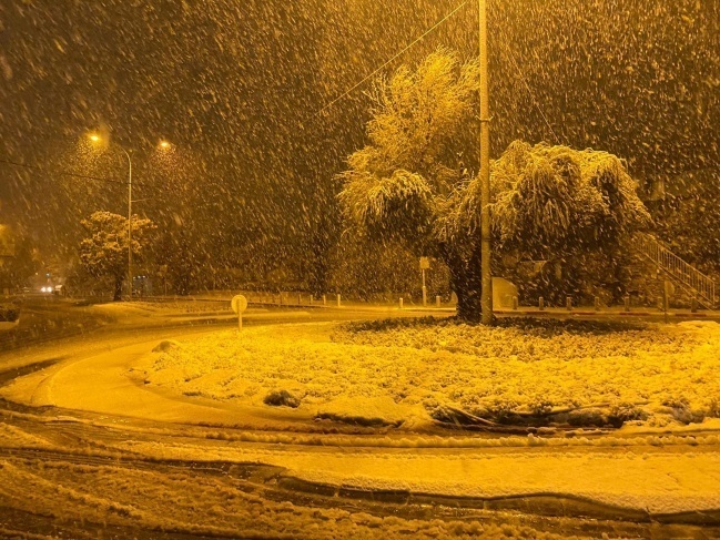 بسبب الثلوج - شرطة الاحتلال بالقدس تطالب بعدم مغادرة المنازل
