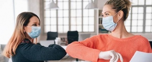 أسريا ومهنيا.. النساء قائدات مثاليات في جائحة كورونا