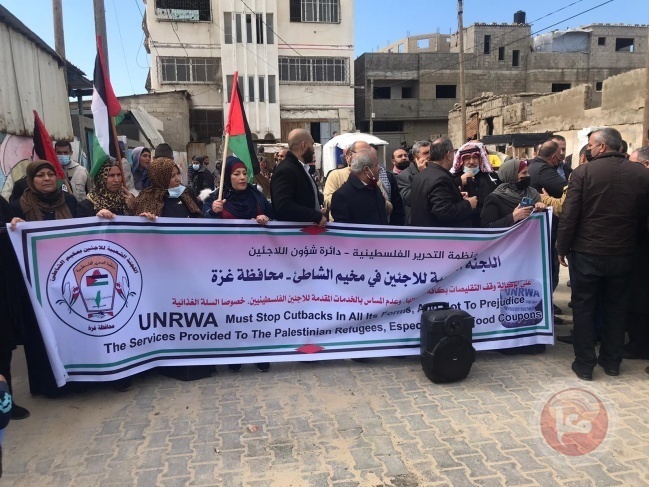 لاجئون غاضبون يغلقون مقرات التموين التابعة للأنروا بقطاع غزة