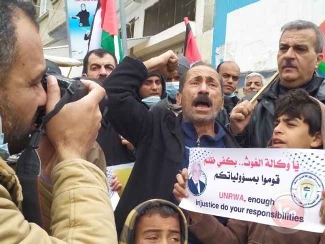 وقفة احتجاجية ضد تقليصات وكالة الغوث بخان يونس