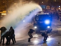 مستوطنون ينفذون اعتداءات على المقدسيين وممتلكاتهم