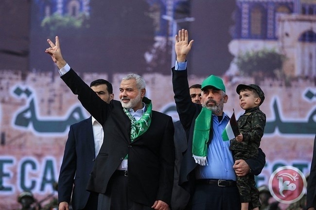 بعد منافسة شديدة - عوض الله يبارك للسنوار رئاسته لحماس