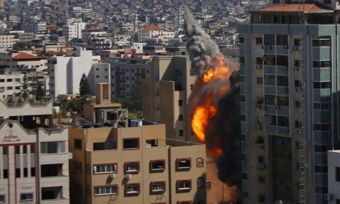 برج الجلاء أثناء انهياره إثر قصف إسرائيلي