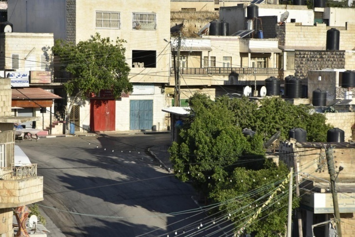 من الضفة الغربية 