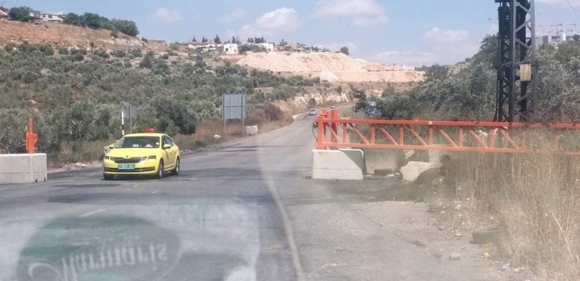 بوابة حديدية على مدخل بلدة قراوة بني حسان بديا غرب سلفيت