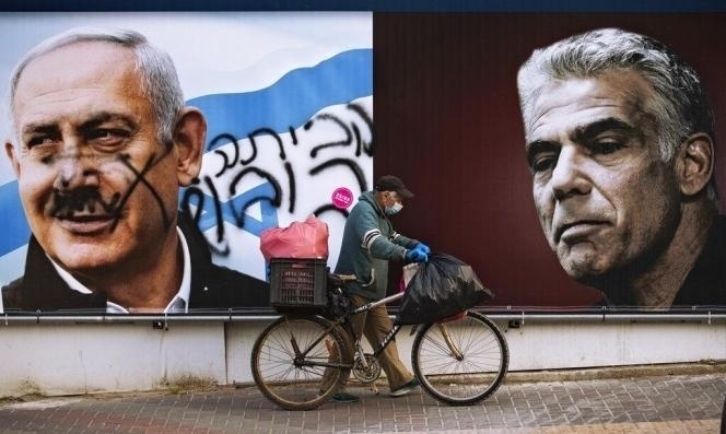 صورتا لبيد ونتنياهو على ملصق دعائي انتخابي