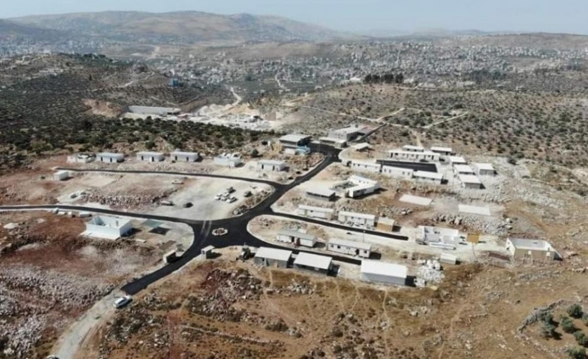 البؤرة الاستيطانية من على جبل صبيح في بلدة بيتا 