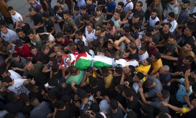 تشييع الشهيد عماد دويكات في قرية بيتا، يوم الجمعة الماضي