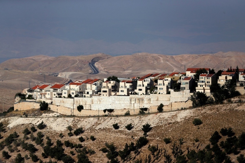  المستوطنون يحتجون على تراخيص البناء للفلسطينيين