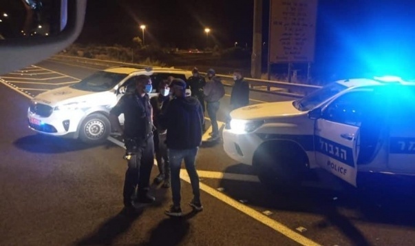دوريات شرطة توقف حافلات للأقصى، فجر اليوم 