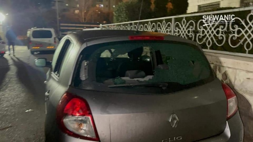  مستوطنون يحطمون زجاج عدد من المركبات في الشيخ جراح