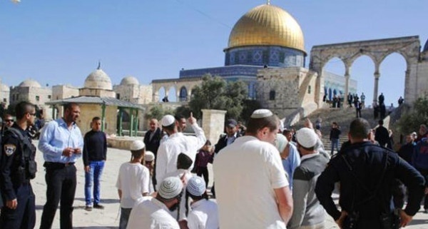 من اقتحام المستوطنين للمسجد الاقصى المبارك 