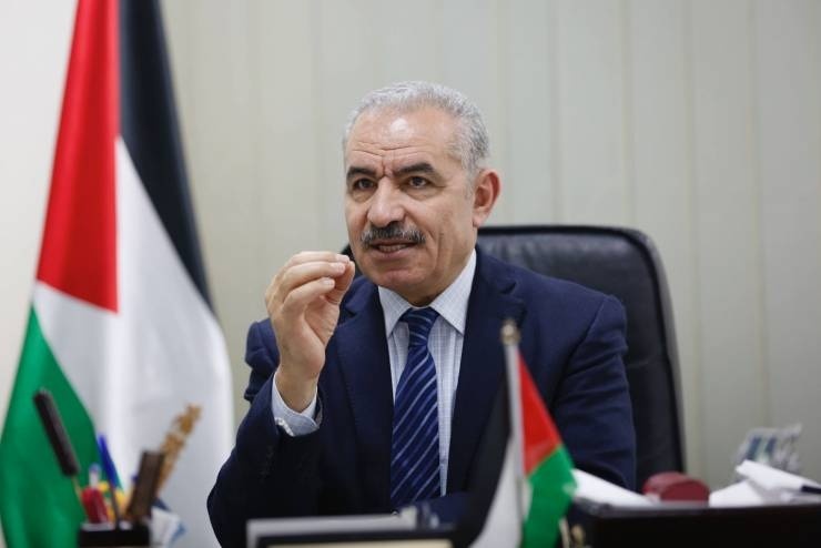 اشتية يدعو المعلمين المضربين إلى استئناف الدراسة وتعويض الطلبة عما فات