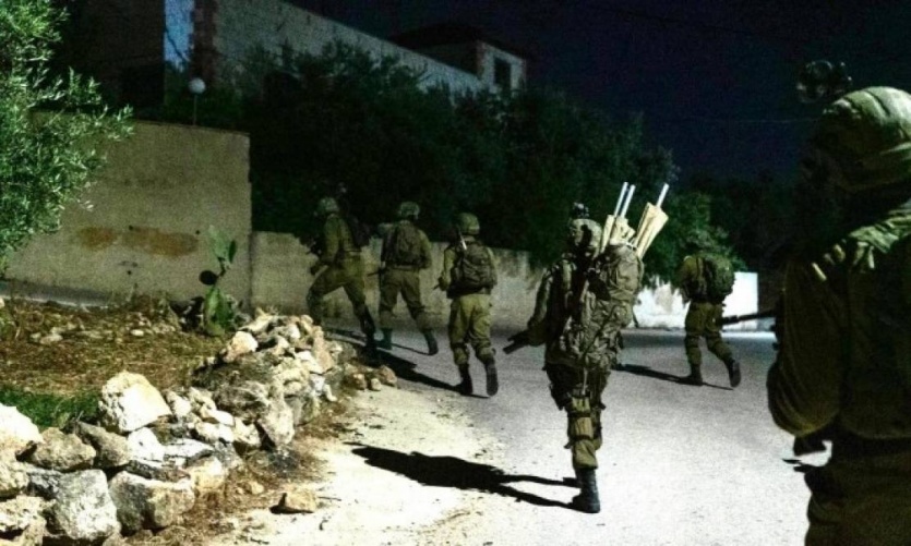 الاحتلال يعتقل نحو 70 فلسطينياً من الضفة والقدس المحتلتين