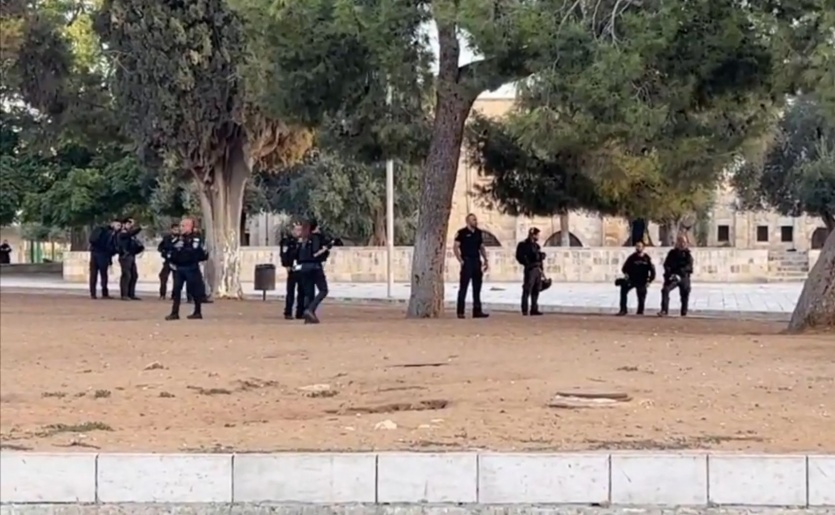بحماية جيش الاحتلال ... أكثر من 200 متطرف يقتحمون المسجد الاقصى المبارك