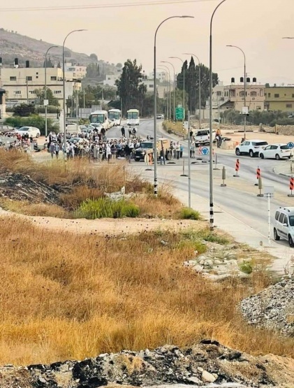 الاحتلال يغلق الحواجز المحيطة بنابلس والمستوطنون يواصلون اعتداءاتهم