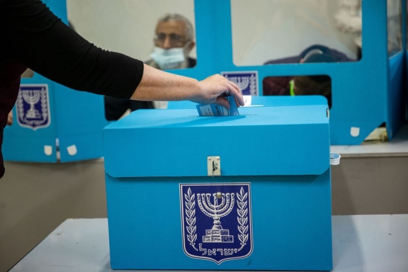 قبل أسبوعين من انتخابات "الكنيست": تقارب في قوة المعسكرين دون تحقيق أي منهما الأغلبية