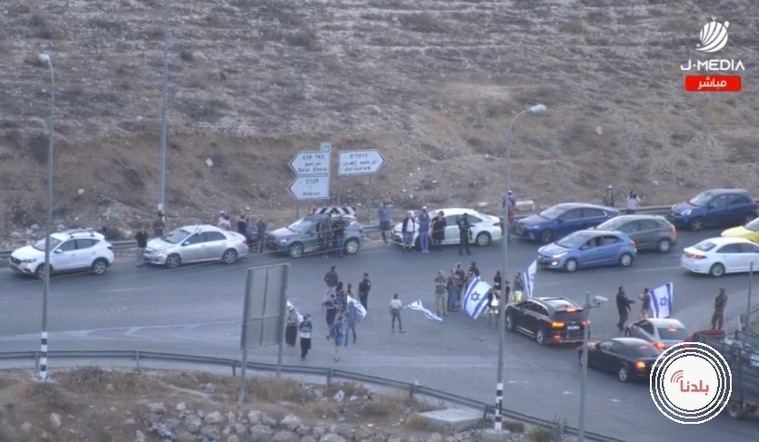 مستوطنون يفصلون جنوب الضفة عن شمالها باغلاق مفترق قبر حلوة