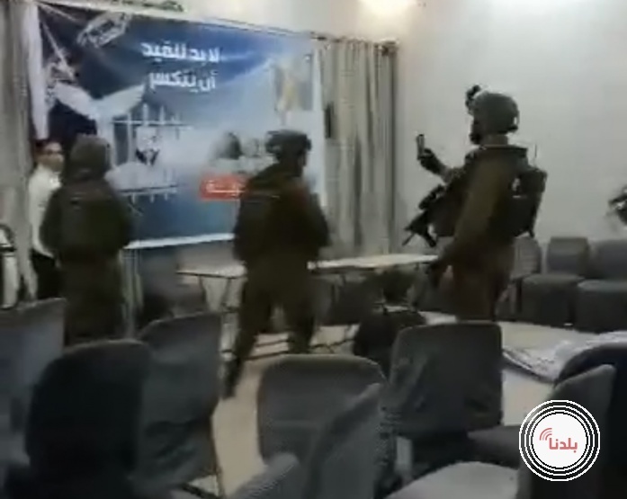 الاحتلال يقتحم صالة أفراح في الخليل